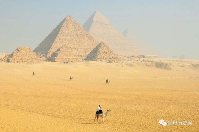 一款游戏埃及金字塔里然后用灯塔通关的游戏_埃及金字塔电灯_埃及的金字塔怎么进城