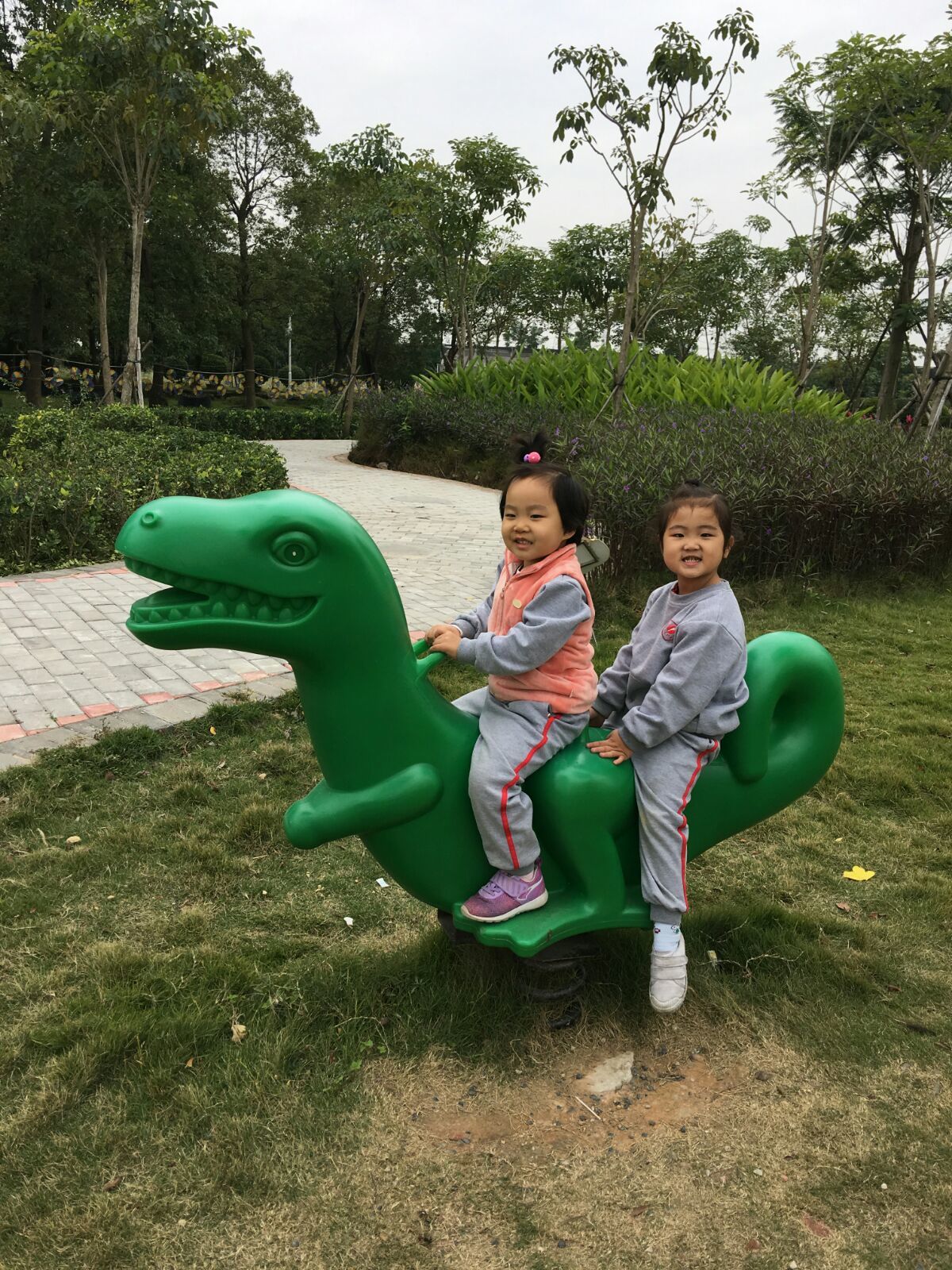 骑恐龙的游戏_骑恐龙的手游_养恐龙和骑恐龙的游戏
