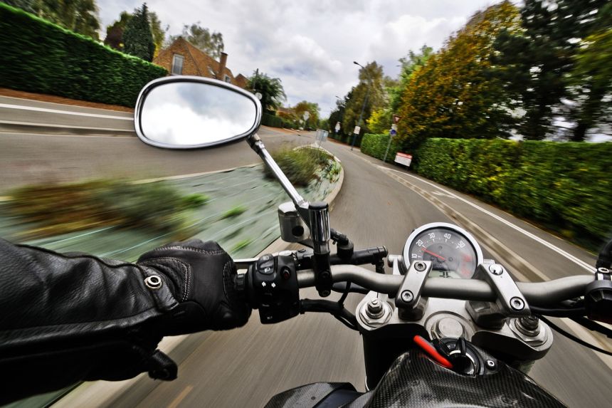 摩托车游戏高速下载_太佳高速摩托可以上高速吗_30辆摩托高速飙车
