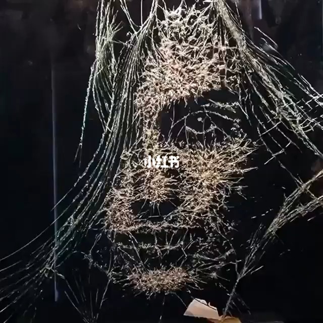 砸玻璃的游戏_砸玻璃的图片_砸玻璃