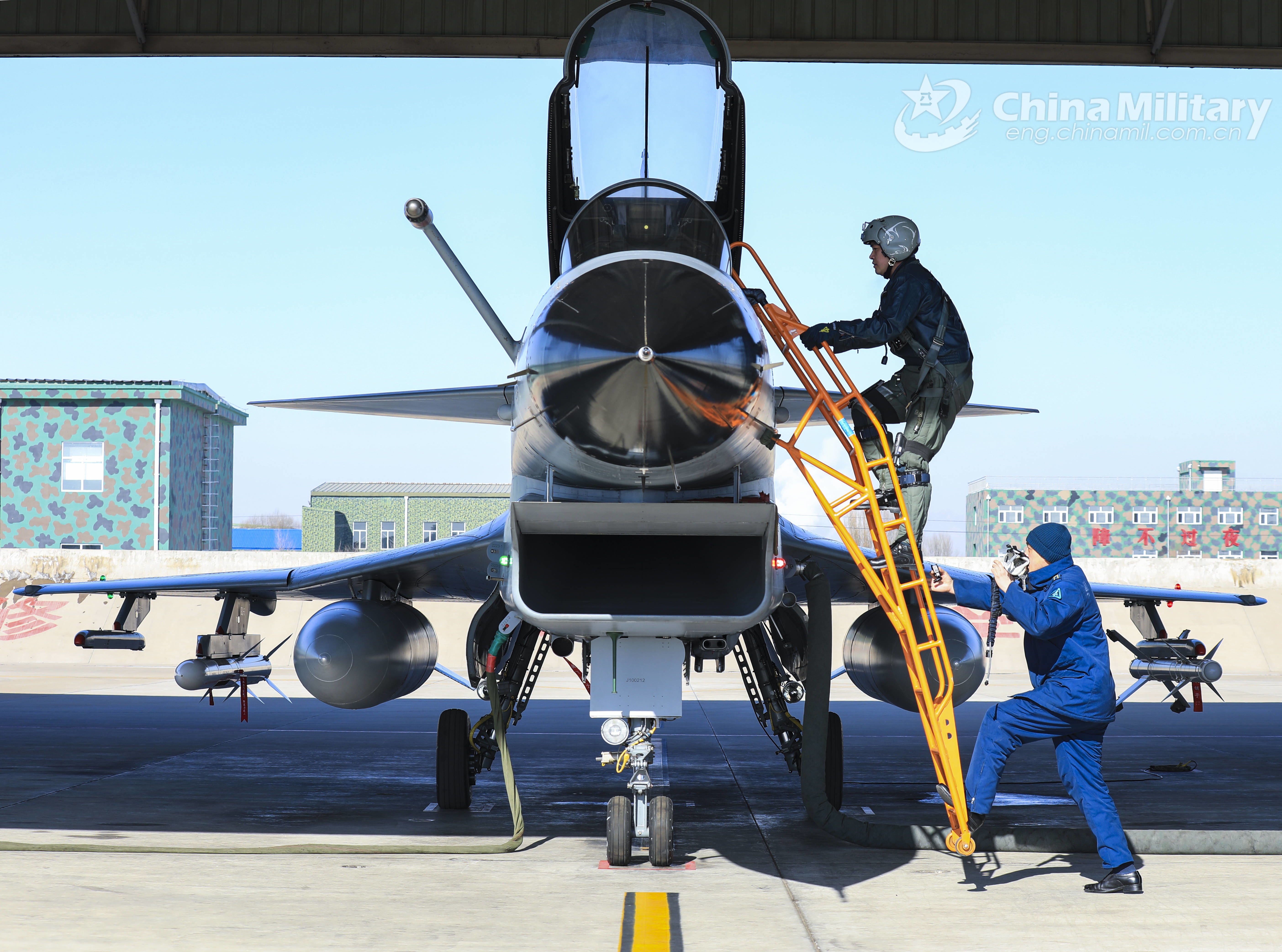 战斗机喷气口温度_战斗机喷气发动机原理_喷气战斗机2015