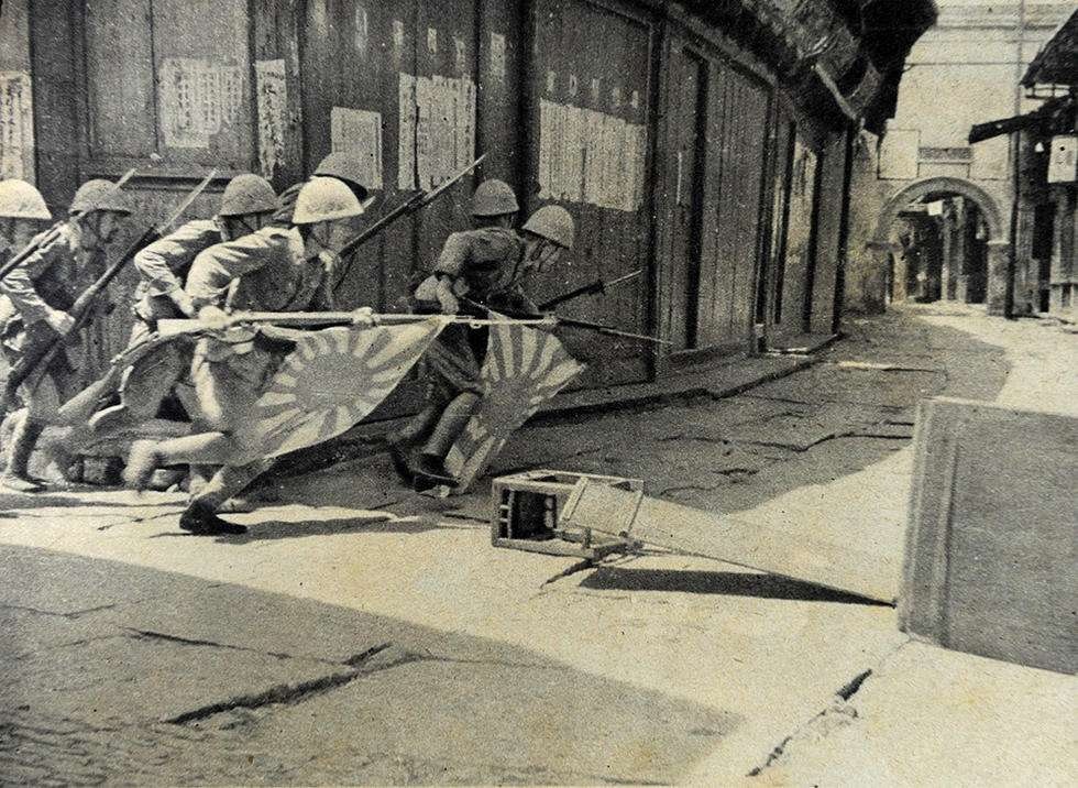 二战中，中国人民对打屁股日本展现的愤怒与抵抗