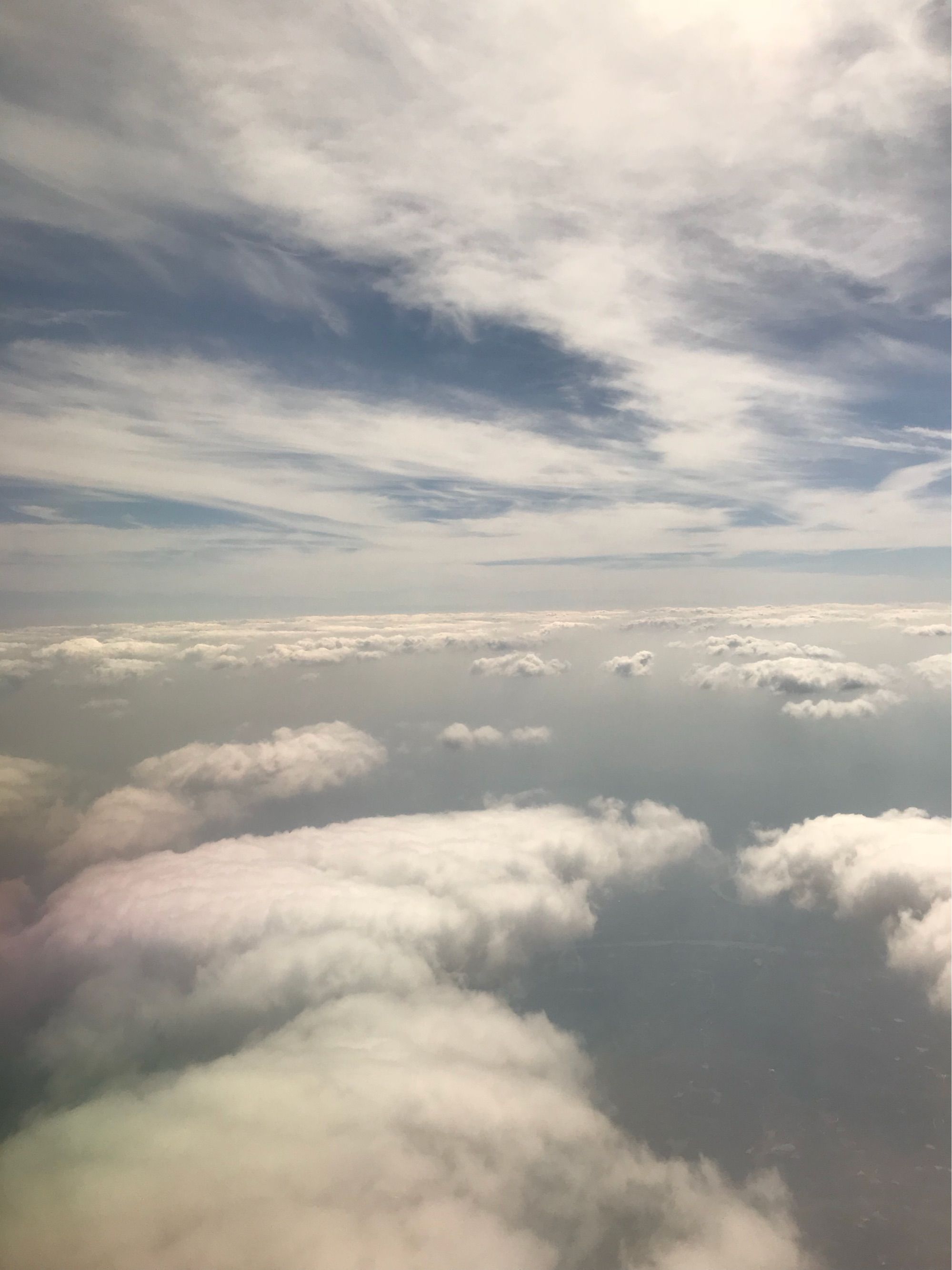天空中飞机飞过留下的是什么_飞机飞过天空下一句是什么_飞机飞过天空下一句