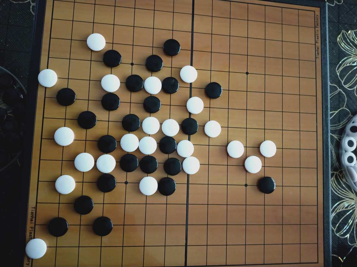 手机五子棋哪个软件机器人厉害_手机上的五子棋机器人游戏_五子棋智能机器人