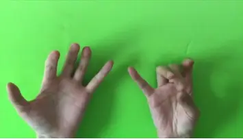 手机游戏玩多了大拇指发抖_玩手机大拇指抖动_拇指玩大型游戏