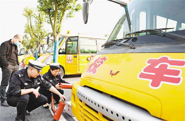 返校下载_手机游戏返校下载_返校下载手机版
